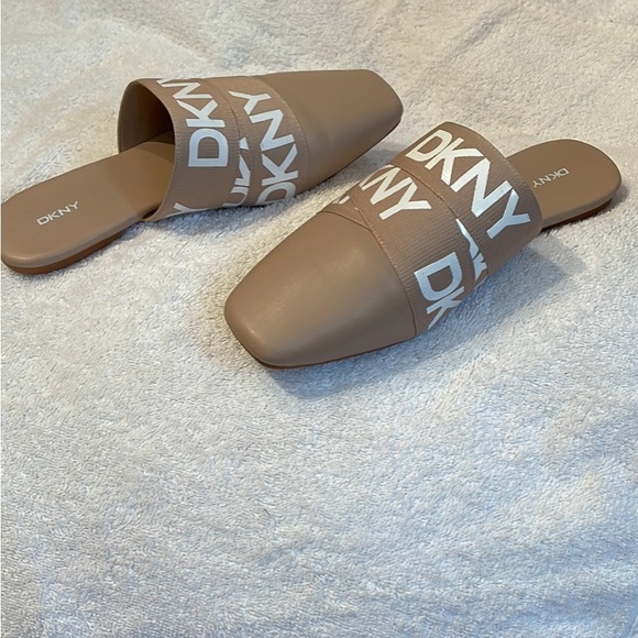 DKNY slip ons - Picture 1 of 1